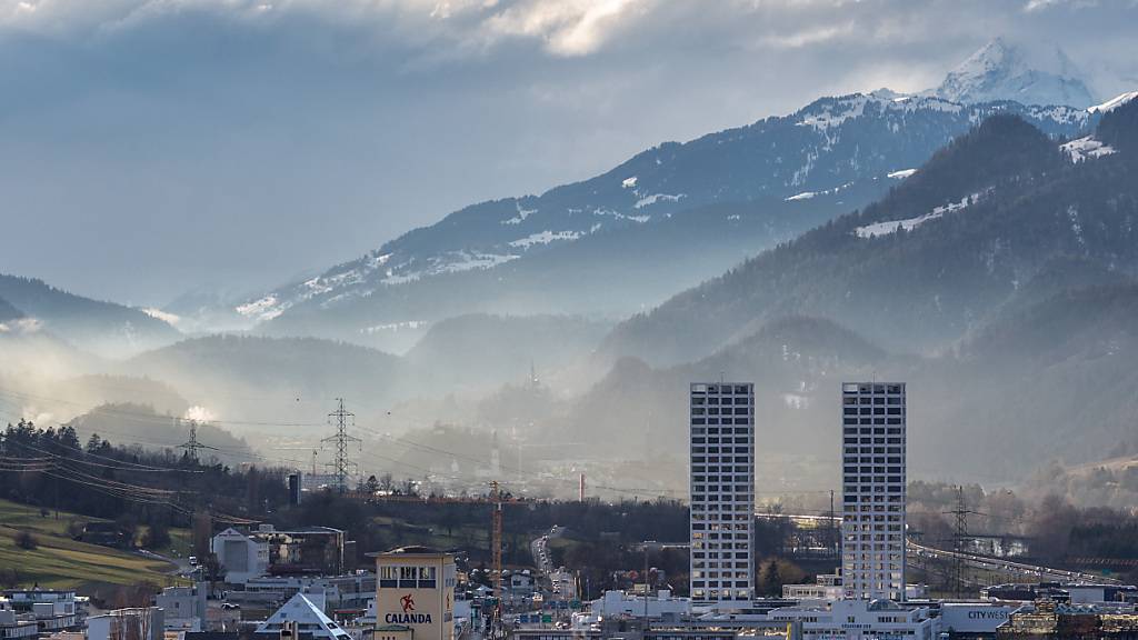 Die Baugesellschaft City West will in Chur einen dritten Hochhausturm bauen. Der für das Projekt benötigte Baurechtsvertrag ist in der Kantonshauptstadt umstritten. (Archivbild)