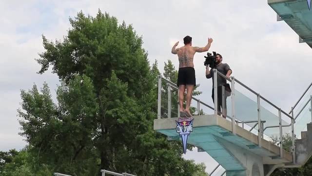 Wagt sich Nick Laederach etwa zu den Cliff Diving World Series in Sisikon?