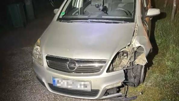 Unfall gebaut, Auto zurückgelassen, zu Fuss geflüchtet – Polizei ermittelt