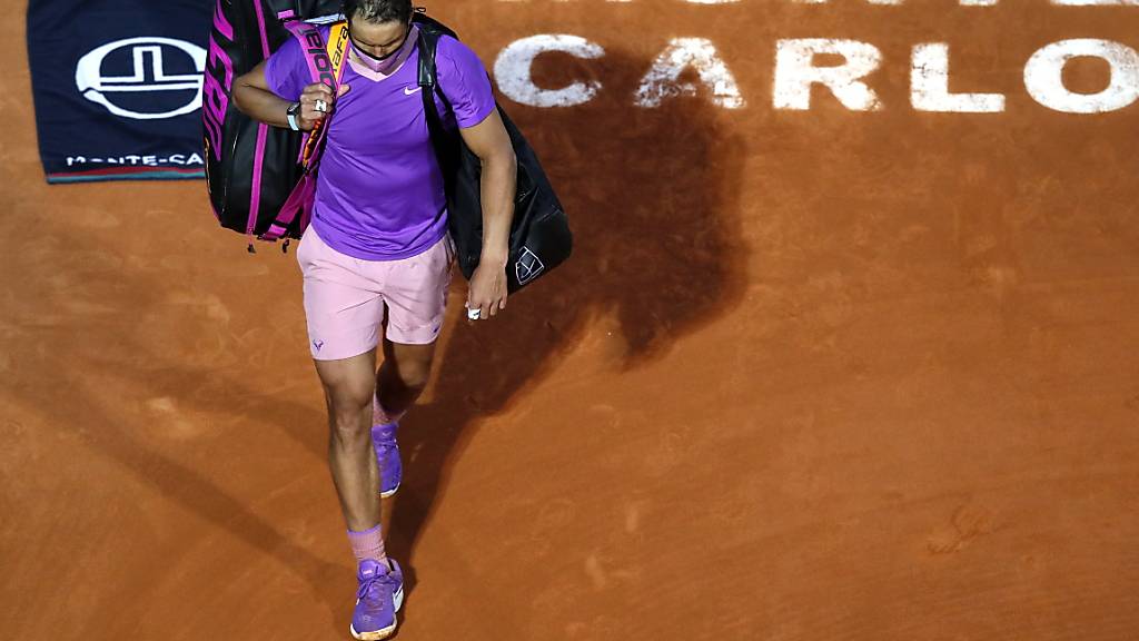 Der elffache Turniersieger Rafael Nadal verlässt den Court in Monte-Carlo als Geschlagener