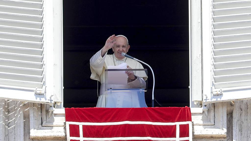 Papst Franziskus spricht im Vatikan. Foto: Andrew Medichini/AP/dpa