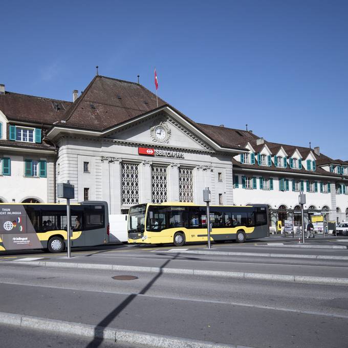 Bus in Thun muss wegen Velo voll auf die Bremsen – mehrere Personen leicht verletzt