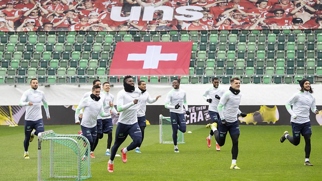 Die Schweizer Nationalmannschaft während des Abschlusstrainings in St.Gallen.