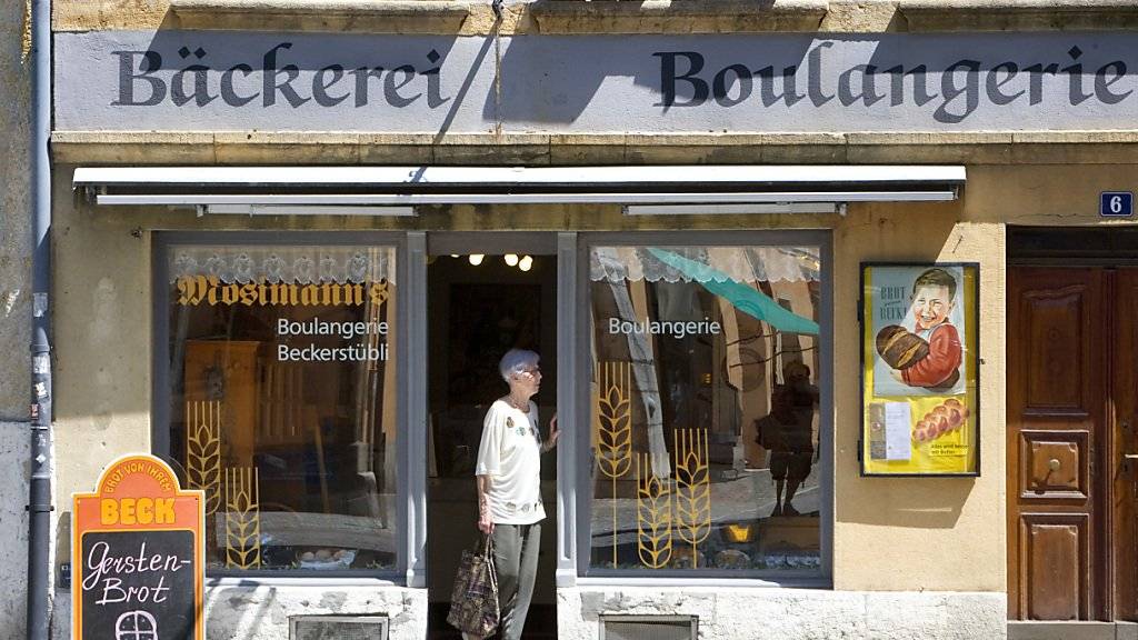 Der Kanton Bern sollte laut einer Expertenkommission seine Zweisprachigkeit konsequent zur Schau stellen - wie diese Bäckerei in Biel. (Archivbild)