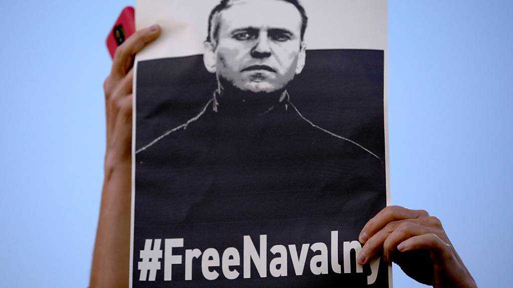 ARCHIV - Die Organisationen des im Straflager inhaftierten Kremlgegners Alexej Nawalny dürfen nach Angaben seines Teams in Russland vorerst nicht mehr arbeiten. Foto: Oded Balilty/AP/dpa