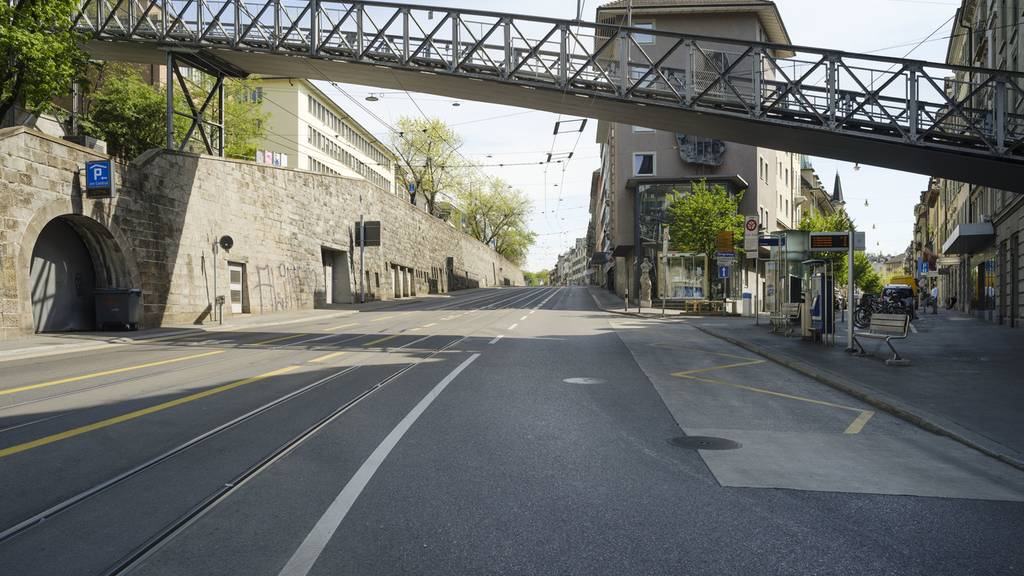 Stadt Zürich baut Trottoir zu Veloweg um