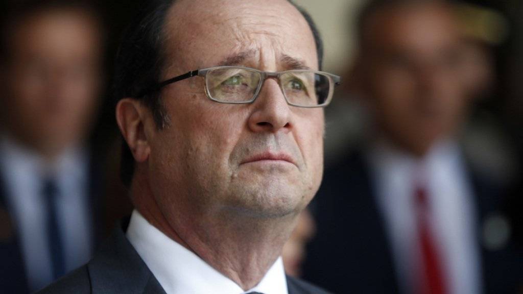 Premierminister Hollande: er hatte es lange nicht geschafft, den Negativtrend am Arbeitsmarkt umzukehren. Stattdessen stieg die Arbeitslosenzahl bis Anfang 2016 auf neue Höchststände. (Archiv)