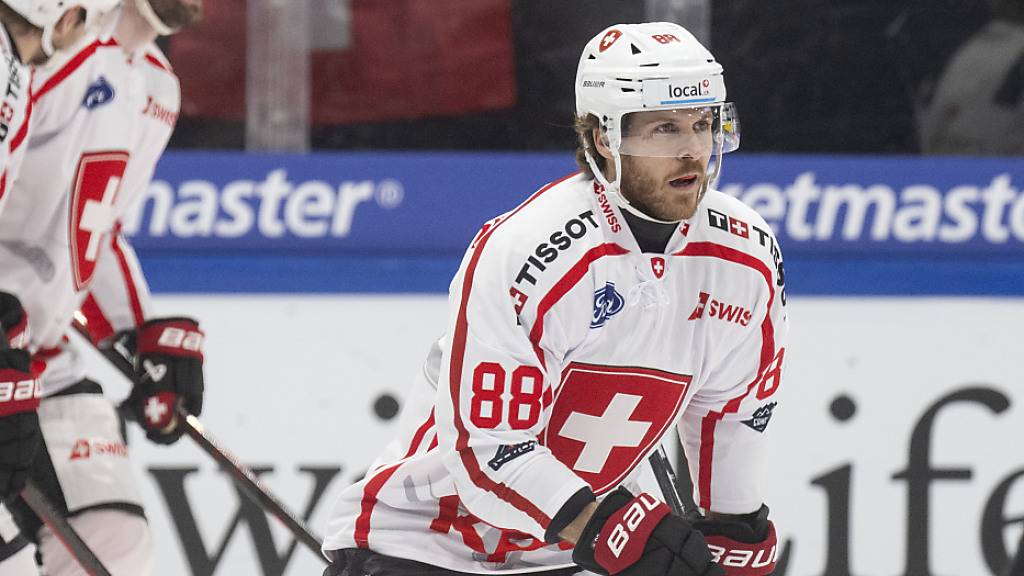 Christoph Bertschy (Nr. 88) schiesst das Siegtor für die Schweiz gegen Finnland