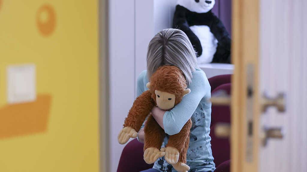 Viele Kinder erleben regelmässig psychische Gewalt durch ihre Eltern.