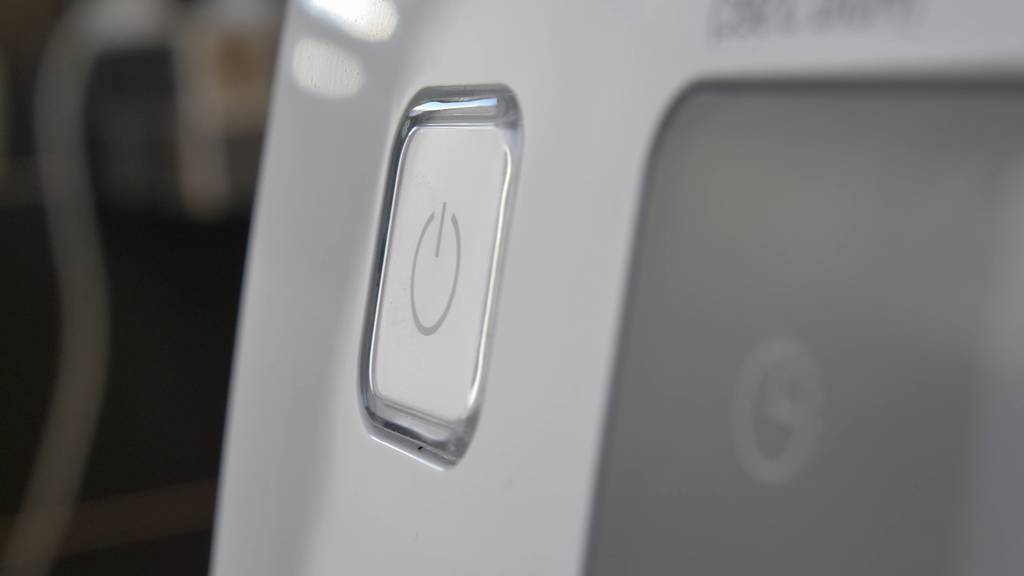 Drücken des Stand by Power-Buttons zum Ein- und Ausschalten der Gerätenahaufnahme