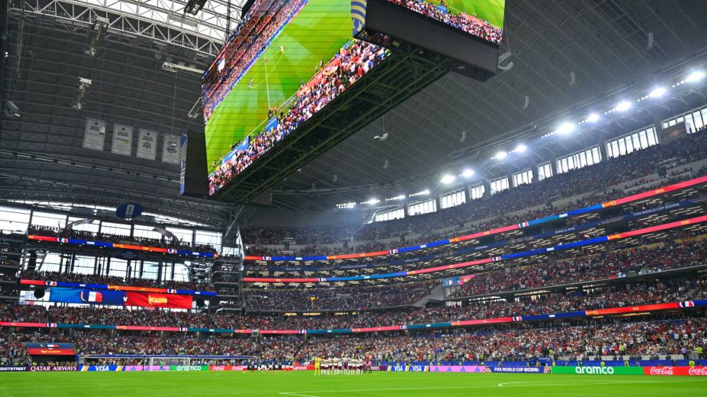 Mehr als 20 Stadien und bis zu sechs Spiele pro Tag: Eine 64er-WM würde die Organisatoren vor logistische Herausforderungen stellen - sie hätte aber auch Vorteile
