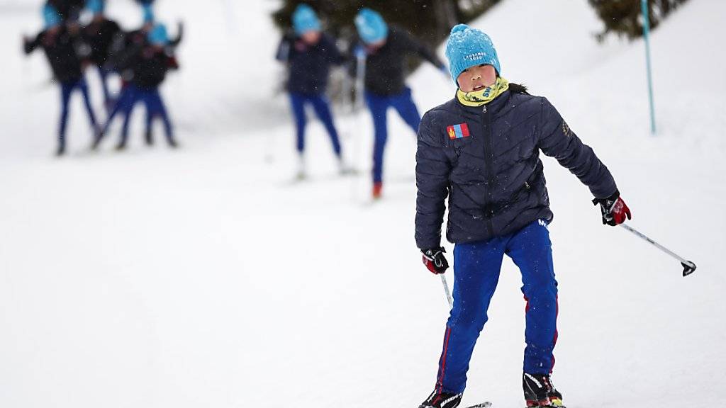 Die jungen Langläufer aus der Mongolei trainieren seit Anfang Woche im Vallée de Joux in der Waadt.