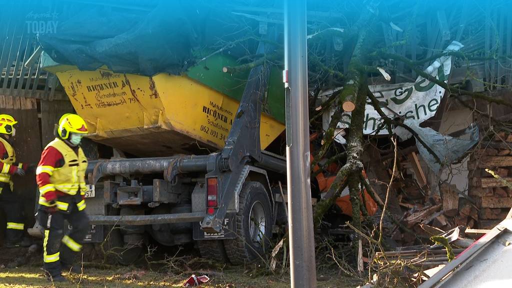 Schwerer Unfall bei Lenzburg – Strasse gesperrt