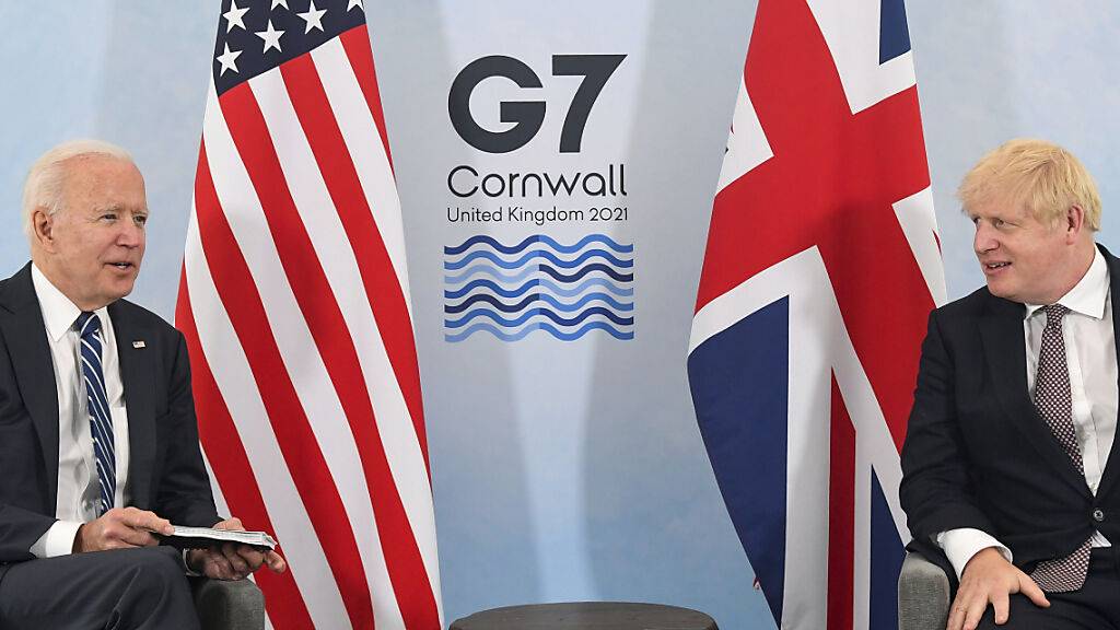 Boris Johnson (rechts), Premierminister von Grossbritannien, und Joe Biden, Präsident der USA, während eines gemeinsamen Treffens vor dem G7-Gipfel.