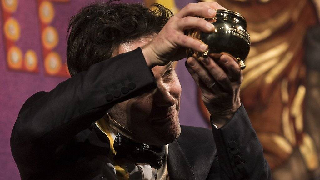 Der US-Schauspieler Paul Rudd hat die Auszeichnung in Form eines Pudding-Topfes entgegengenommen.