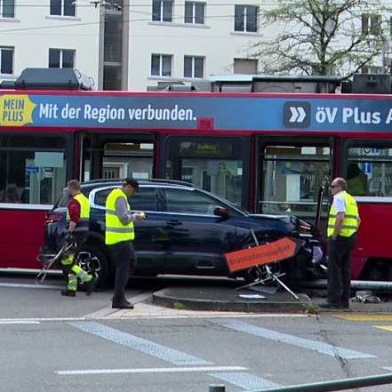 Zusammenstoss zwischen Tram und Auto in Bern