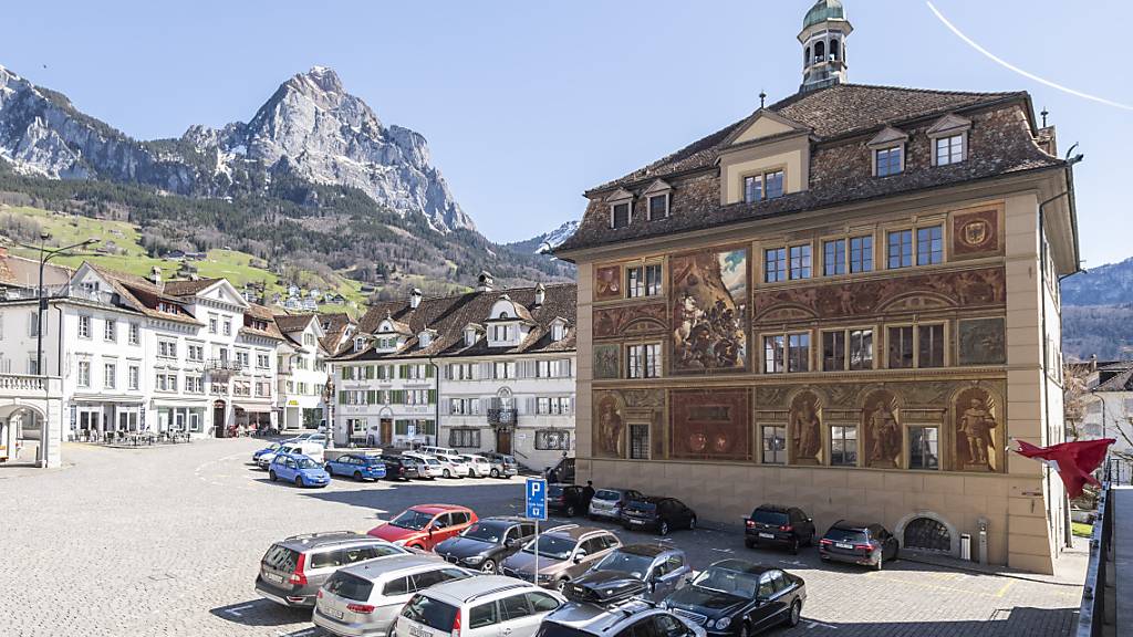 Sechs Kandidaturen für zwei freie Regierungssitze in Schwyz