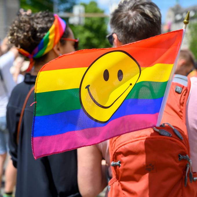 Nationaler Aktionsplan gegen Gewalt und Diskriminierung von LGBTQ-Menschen gefordert