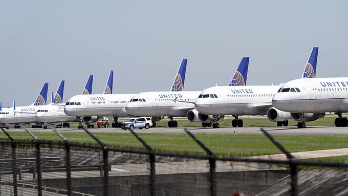 United Airlines plant Kürzungen beim Personal 