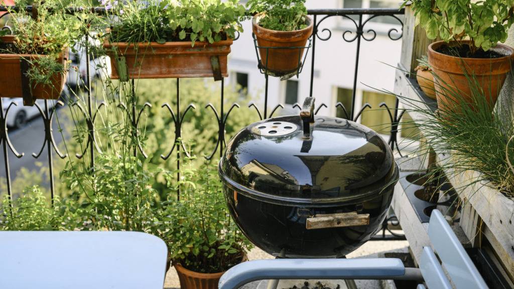 Die Luzerner Bevölkerung darf Holzkohlegrills ab Dienstagmittag wieder anfeuern. (Symbolbild)