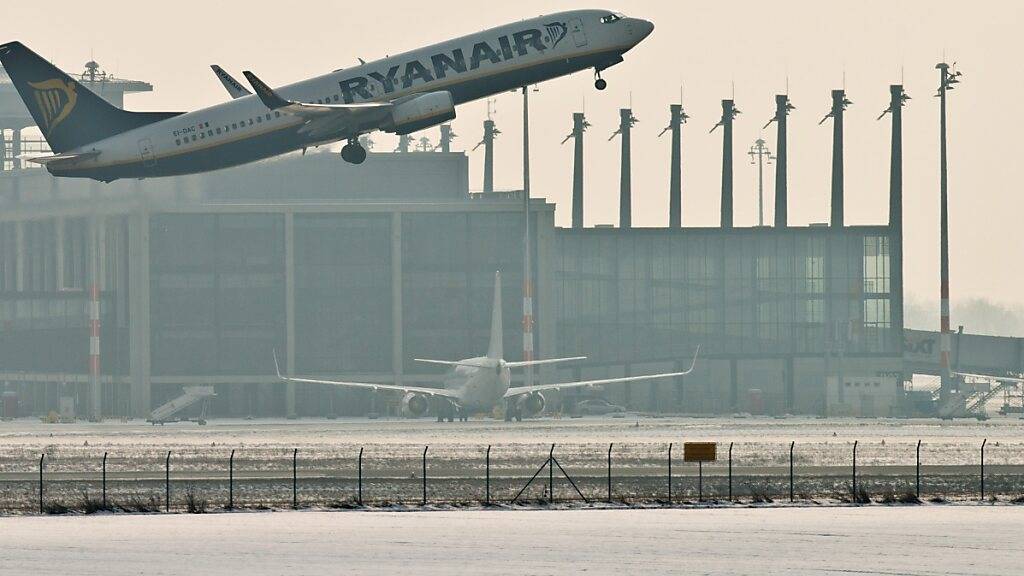 Es geht wieder aufwärts für Ryanair: eine Maschine des Billigfliegers in Deutschland (Archivbild).