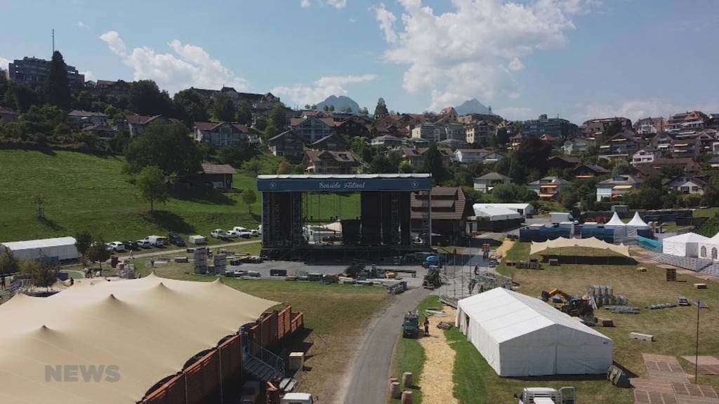 So laufen die Aufbauarbeiten zum Seaside Festival in Spiez