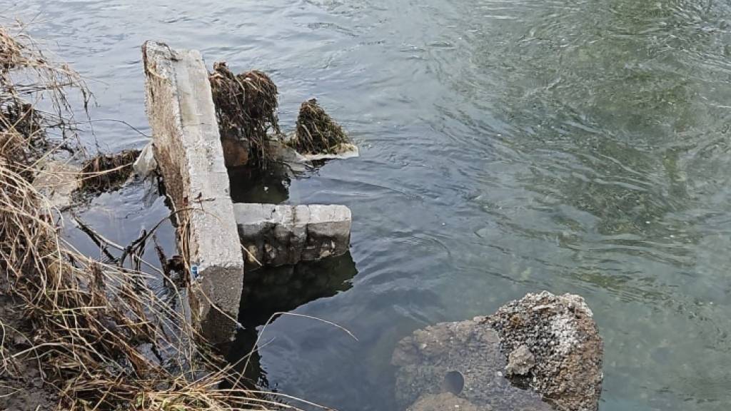 Über die Festtage wurde Beton im Binnenkanal entsorgt.