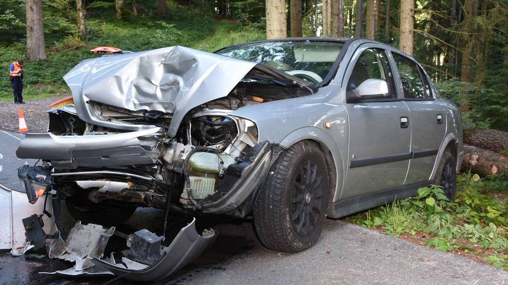 Das beschädigte Auto nach dem Unfall.