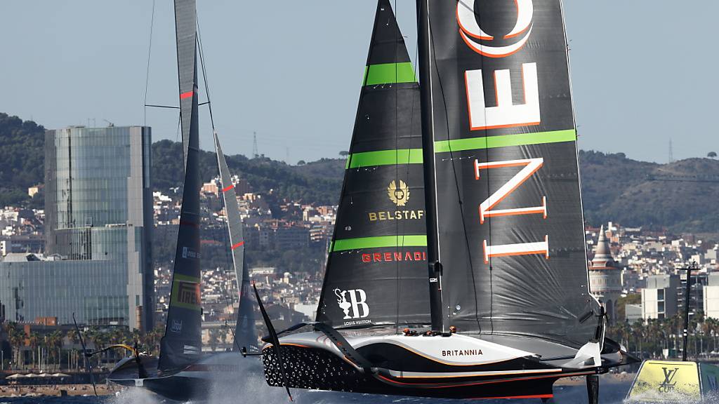 Spannendes Duell vor Barcelona: Team Britannia und Luna Rossa liefern sich im Kampf um die Qualifikation für den America's Cup ein Kopf-an-Kopf-Rennen