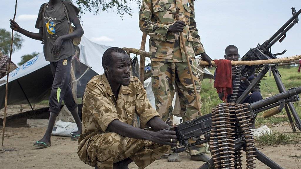 Rebellenkämpfer im Südsudan in einer Aufnahme von 2014: Der noch immer anhaltende Bürgerkrieg verursacht bei der Bevölkerung auch psychische Erkrankungen, wie die Menschenrechtsorganisation Amnesty International schreibt. (Archivbild)