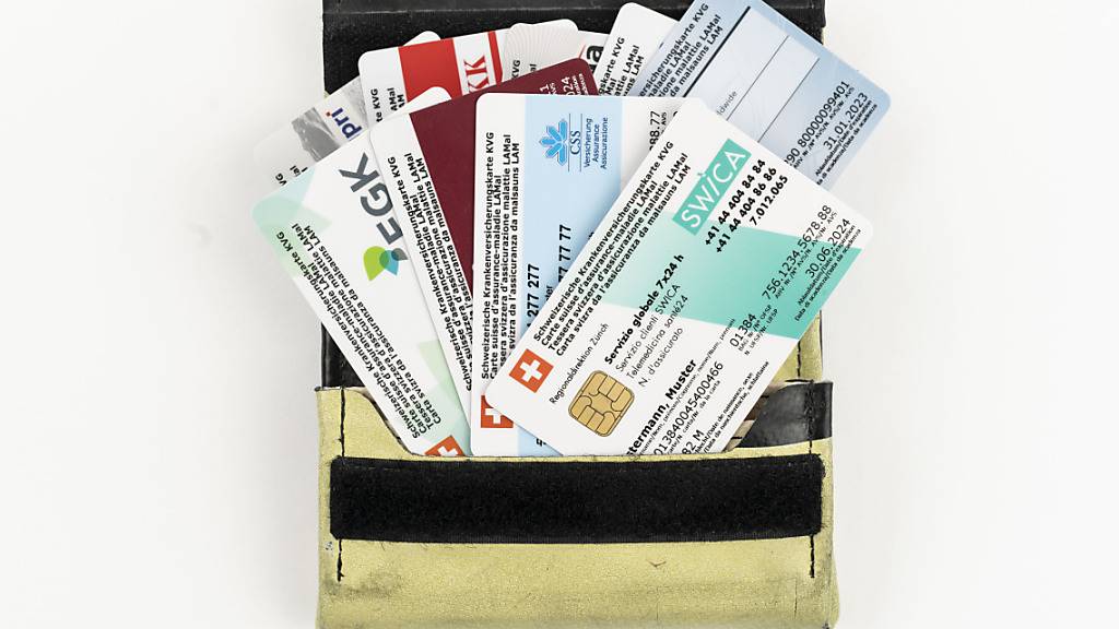 Die Krankenkassenprämien in der Ostschweiz werden 2024 ansteigen. (Symbolbild)