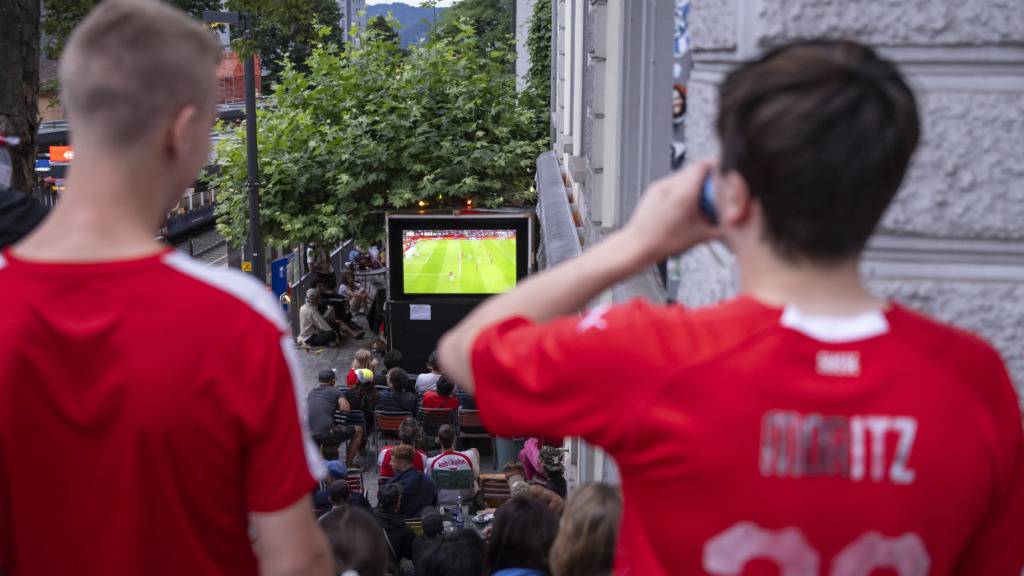 Zum ersten Mal seit 1954 steht die Schweiz in einem WM-Viertelfinal. Das Spiel darf in der Stadt Zürich auch im Freien gezeigt werden, obwohl es um 3 Uhr morgens stattfindet. (Archivbild)