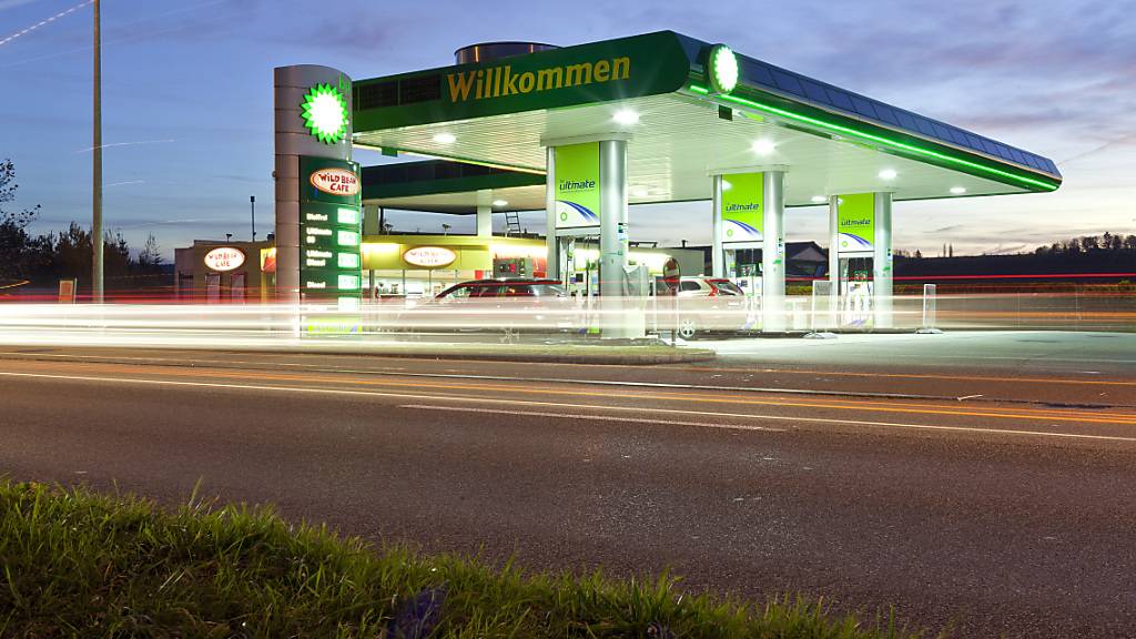 Wegen Angriffen der Huthi-Rebellen im Jemen durchquert der Ölkonzern BP mit seinen Schiffen aktuell den Suezkanal nicht mehr. (Symbolbild)