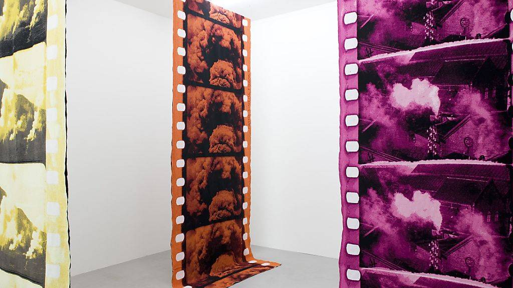 Die Installation «All That Slides, Strikes, Rises and Falls» (2015) von Alexandra Navratil ist Teil der Ausstellung «Color Mania» im Fotomuseum Winterthur. Sie dauert vom 7. September bis 24. November 2019.