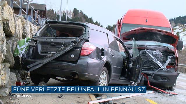 5 Verletzte bei Verkehrsunfall in Bennau SZ