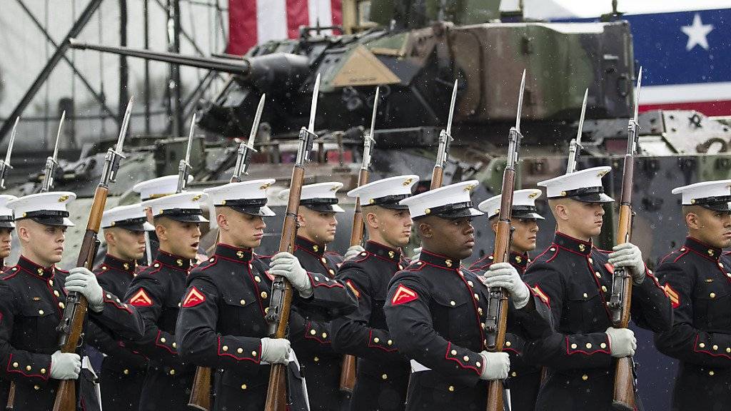 Defilee des Marine-Korps bei den Feierlichkeiten vor der Lincoln-Gedenkstätte in Washington.