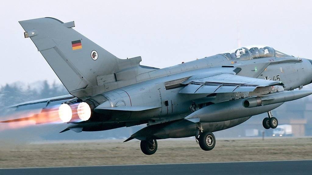 Keine Aufklärungsflüge im Dunkeln: Deutsche Tornados bleiben wegen neuer Software nachts am Boden. (Archiv)