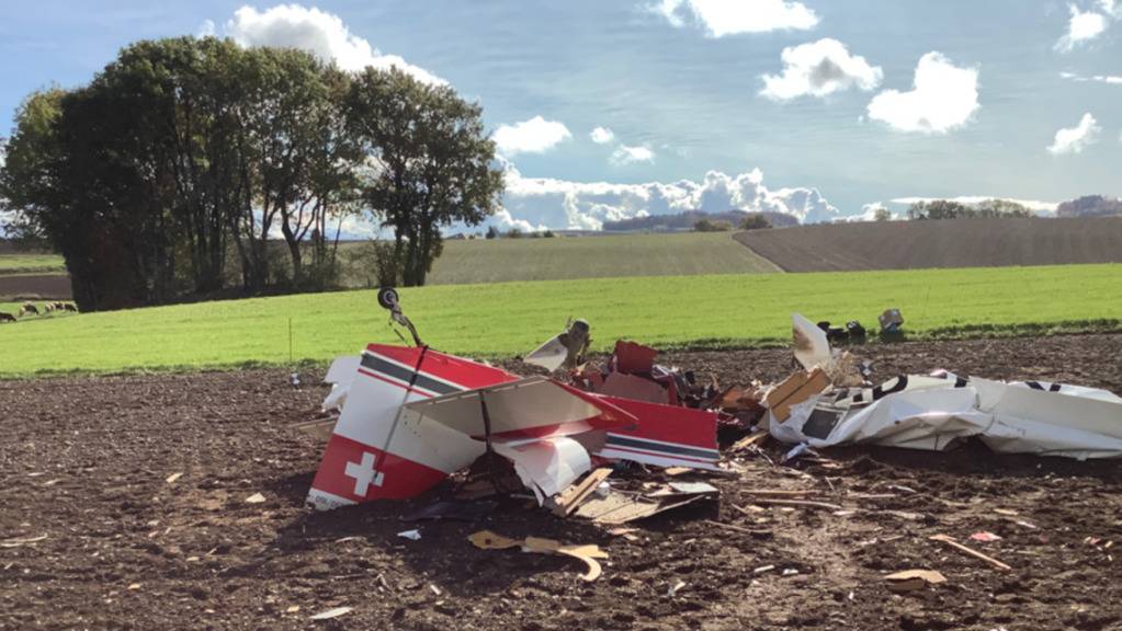 Der Pilot eines Kleinflugzeugs ist am Samstagmorgen im Kanton Waadt tödlich verunfallt.