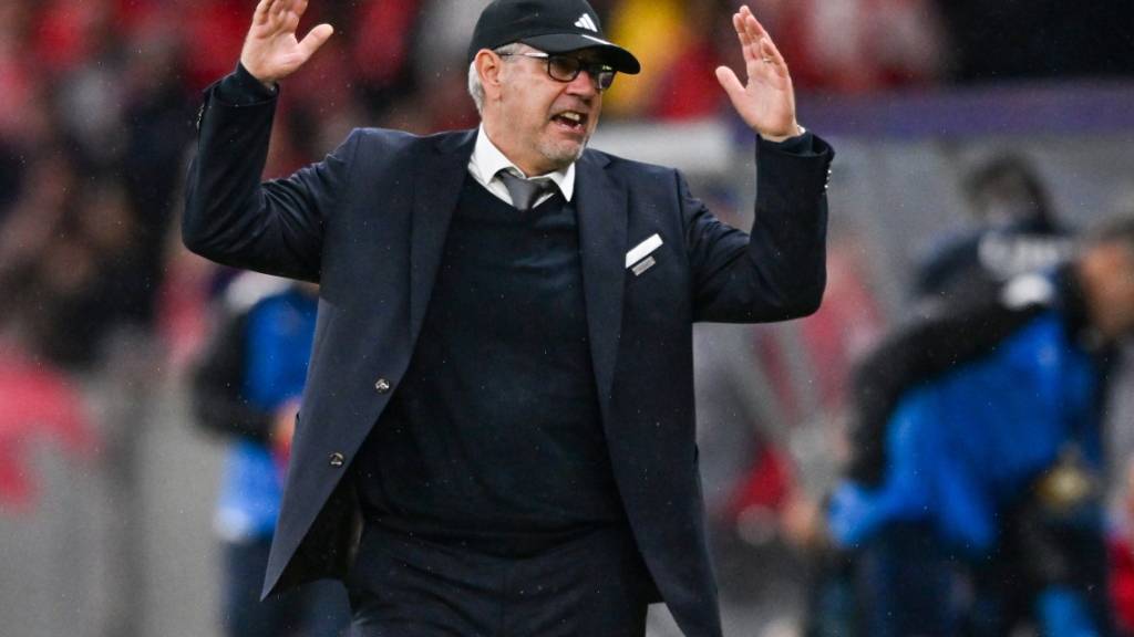 Urs Fischer muss mit Union Berlin den späten Treffer zum 2:3 hinnehmen