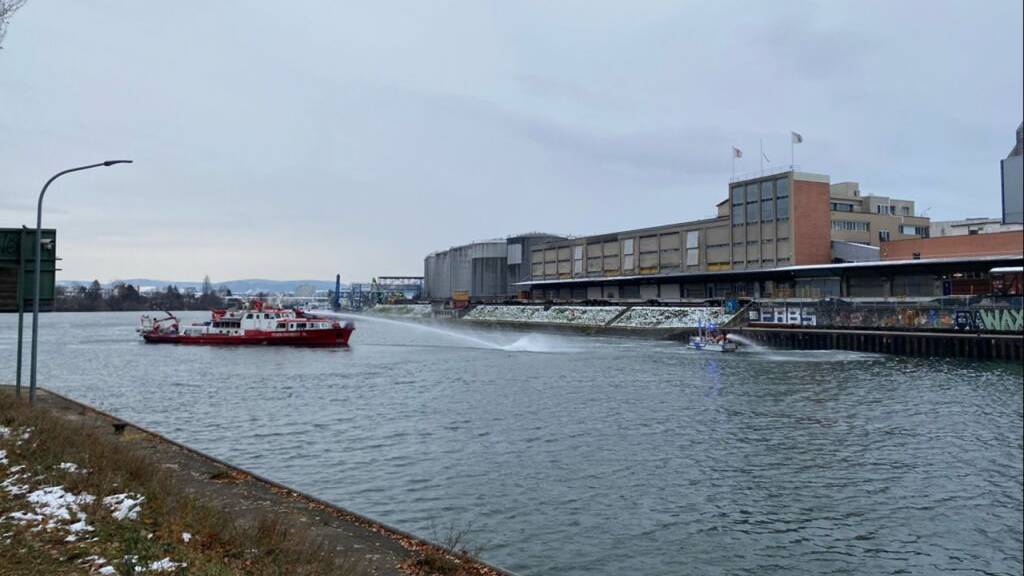 Heizöl beim Hafen Birsfelden BL in den Rhein geflossen