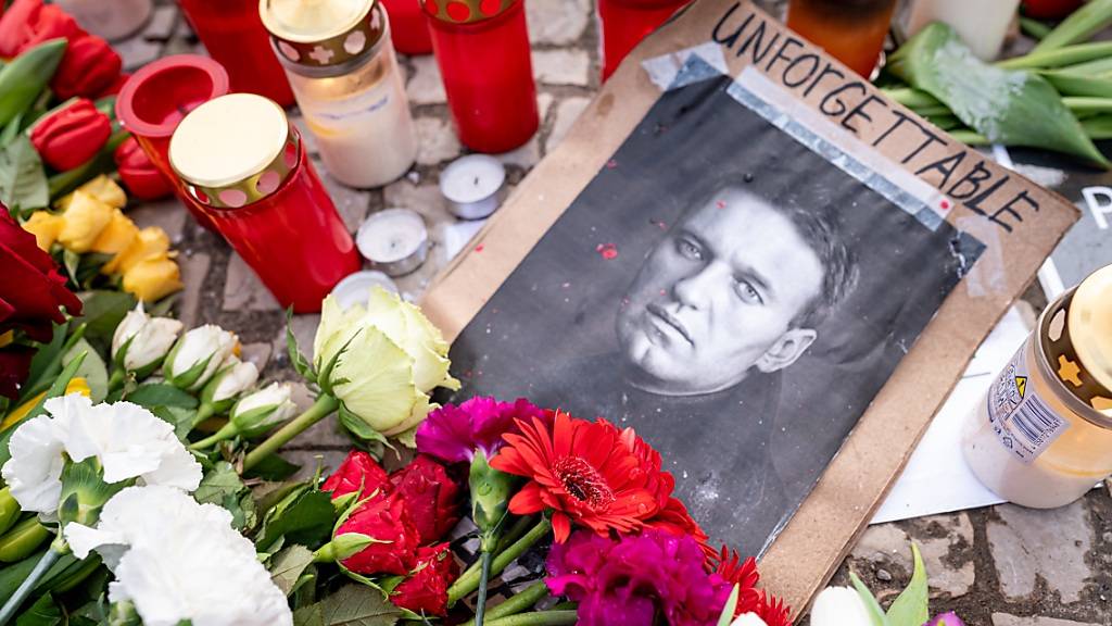 Alexej Nawalny soll in der russischen Hauptstadt Moskau beigesetzt werden. Foto: Fabian Sommer/dpa - ACHTUNG: Nur zur redaktionellen Verwendung im Zusammenhang mit der aktuellen Berichterstattung und nur mit vollständiger Nennung des vorstehenden Credits