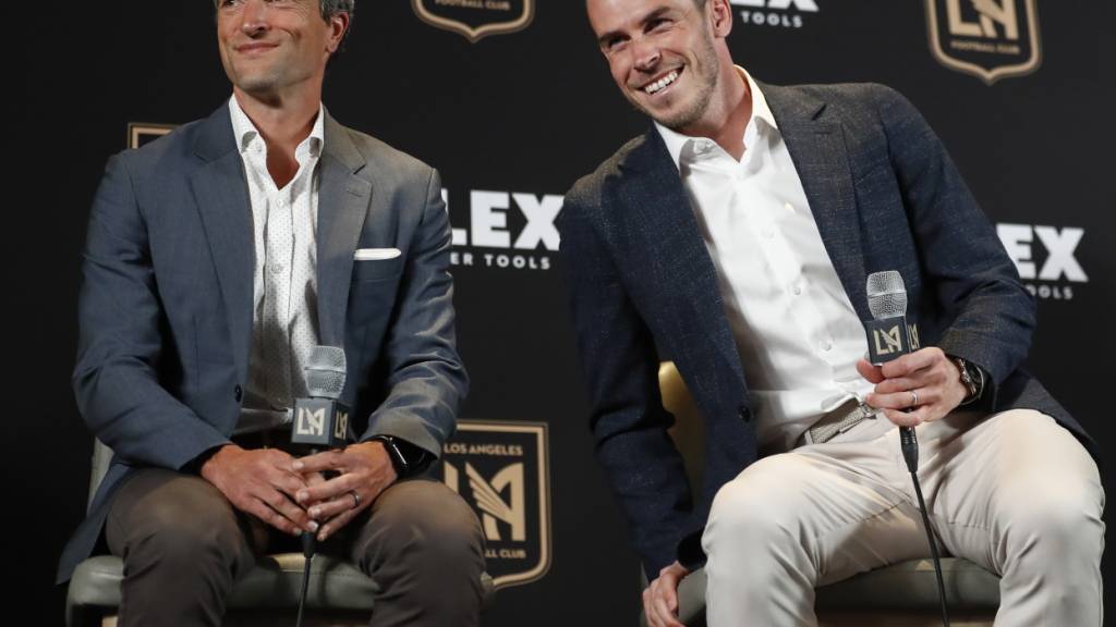 John Thorrington (links) im Juli 2022 in seiner Funktion als General Manager des LAFC an der Seite von Gareth Bale