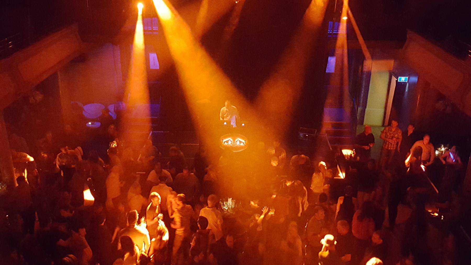 Ü30 – We Love The 90’s -  Tanzen zu «Coco Jambo» und «Macarena»