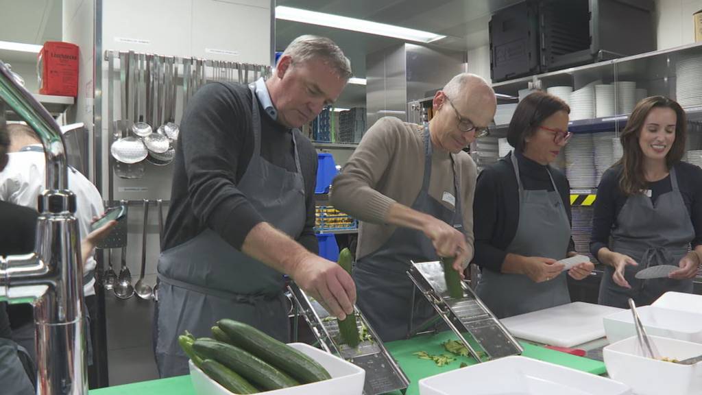 Persönlichkeiten schnipseln für Foodsave-Bankett
