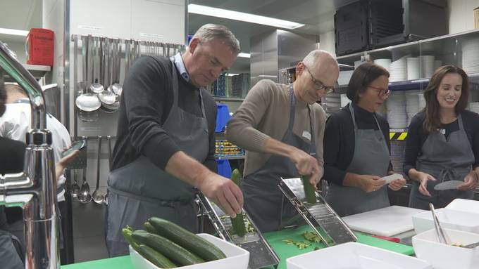 FCL-Präsident schnipselt mit Stadträtin gegen Foodwaste