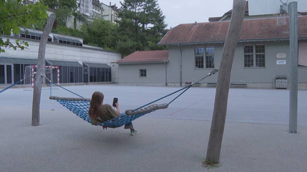 Handyfreie Schulen: Eine erste Bilanz nach drei Monaten Handyverbot