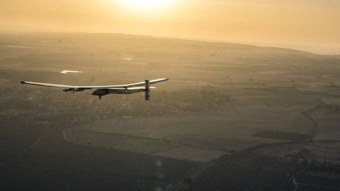 Solar Impulse 2 landet nach Atlantiküberquerung in Spanien