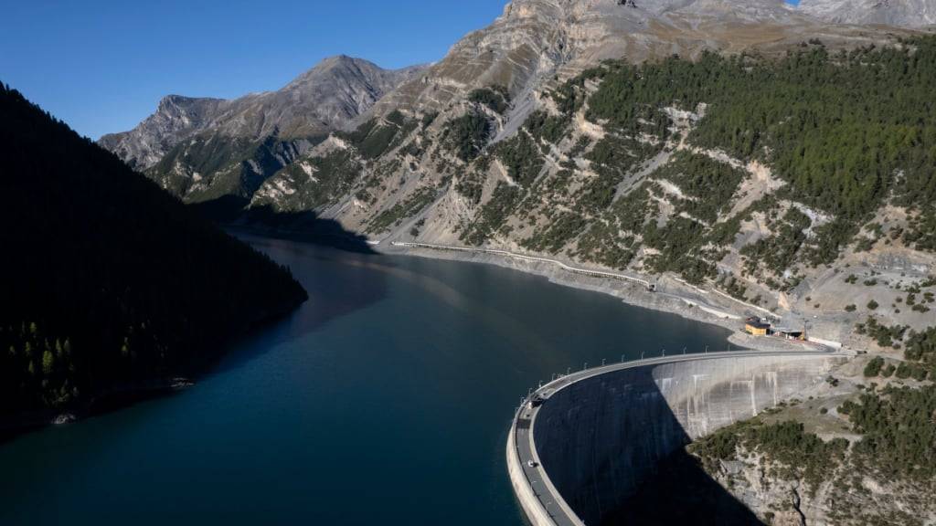 Ein Speichersee lagert Energie für den Winter. In Zukunft wird die Bedeutung solcher Speichermethoden zunehmen. (Archivbild)