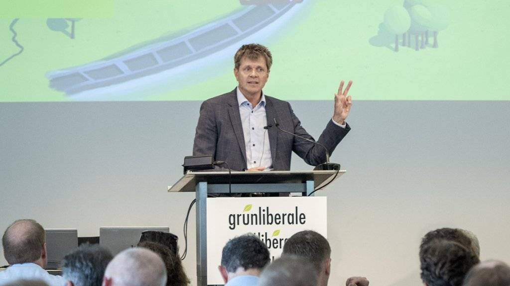 GLP-Parteipräsident Jürg Grossen schwört die Delegierten am Samstag in Rüschlikon ZH auf die neue Klimastrategie der Partei ein.