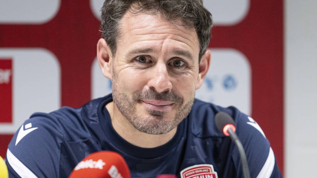 Der FC Thun mit Trainer Gian-Luca Privitelli (Bild) spielt in der Conference League unter anderem gegen Ajax Amsterdam